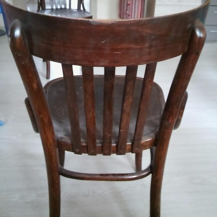 2 stare krzesła w dobrym stanie + 1 gratis