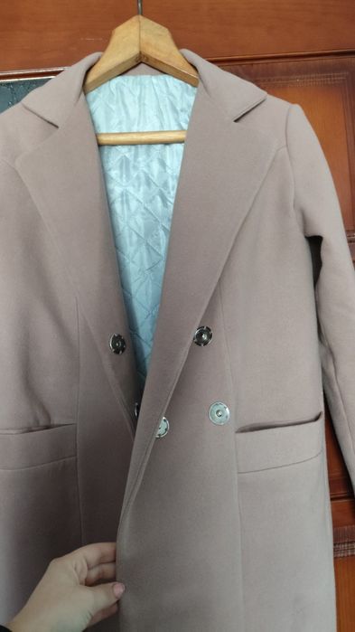 Продам пальто утеплене 42 розмір