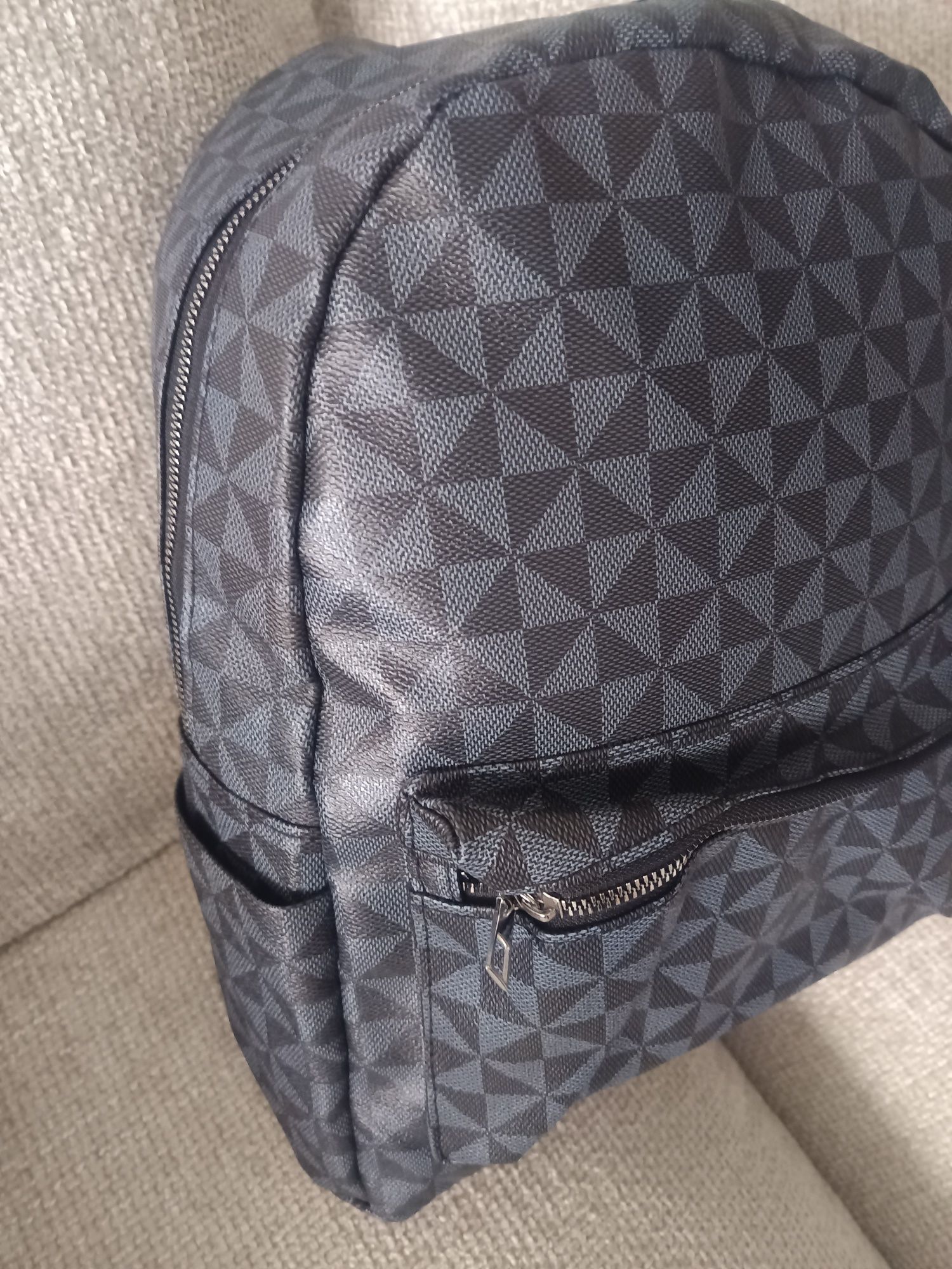 Mochila Nova  -  cinzenta e preta (estrear)