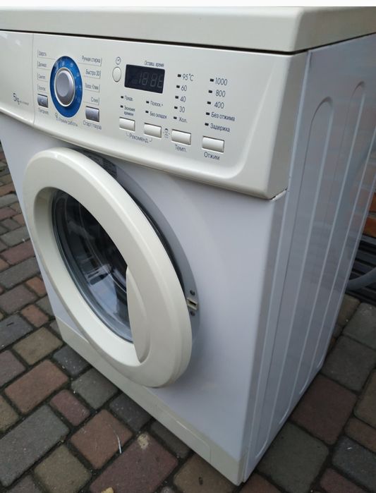 Пральна  машина, стіральна машинка.