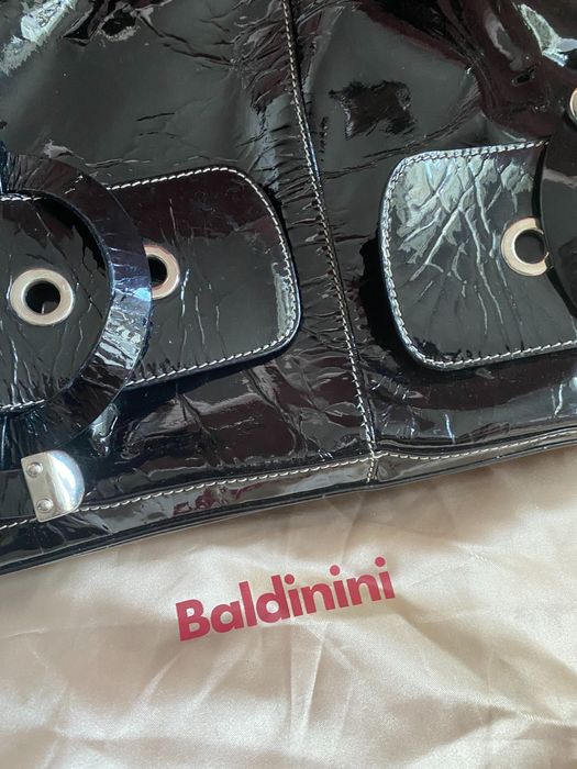 Czarna torba lakierowana Baldinini
