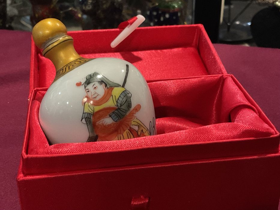 Snuff bottle com 9 cm oriental  sem caixa