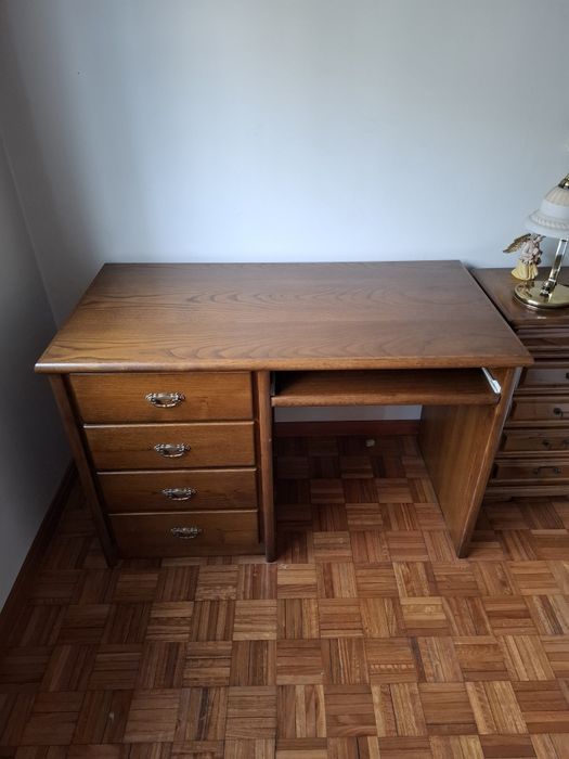 Secretária em madeira (estudo/pc)
