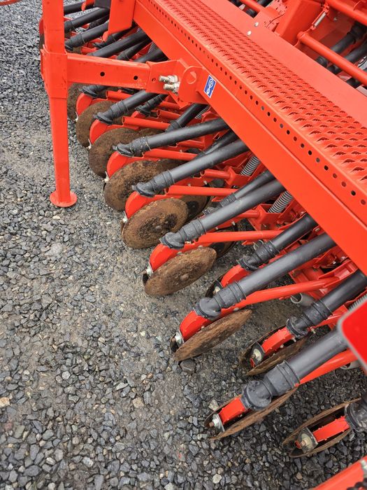 Agregat uprawowo-siewny KUHN Combiliner  Integra 3003 -talerzowy