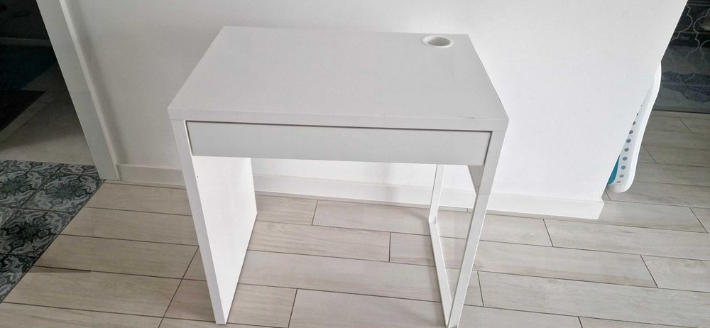 Biurko Micke z szufladą i organizerem