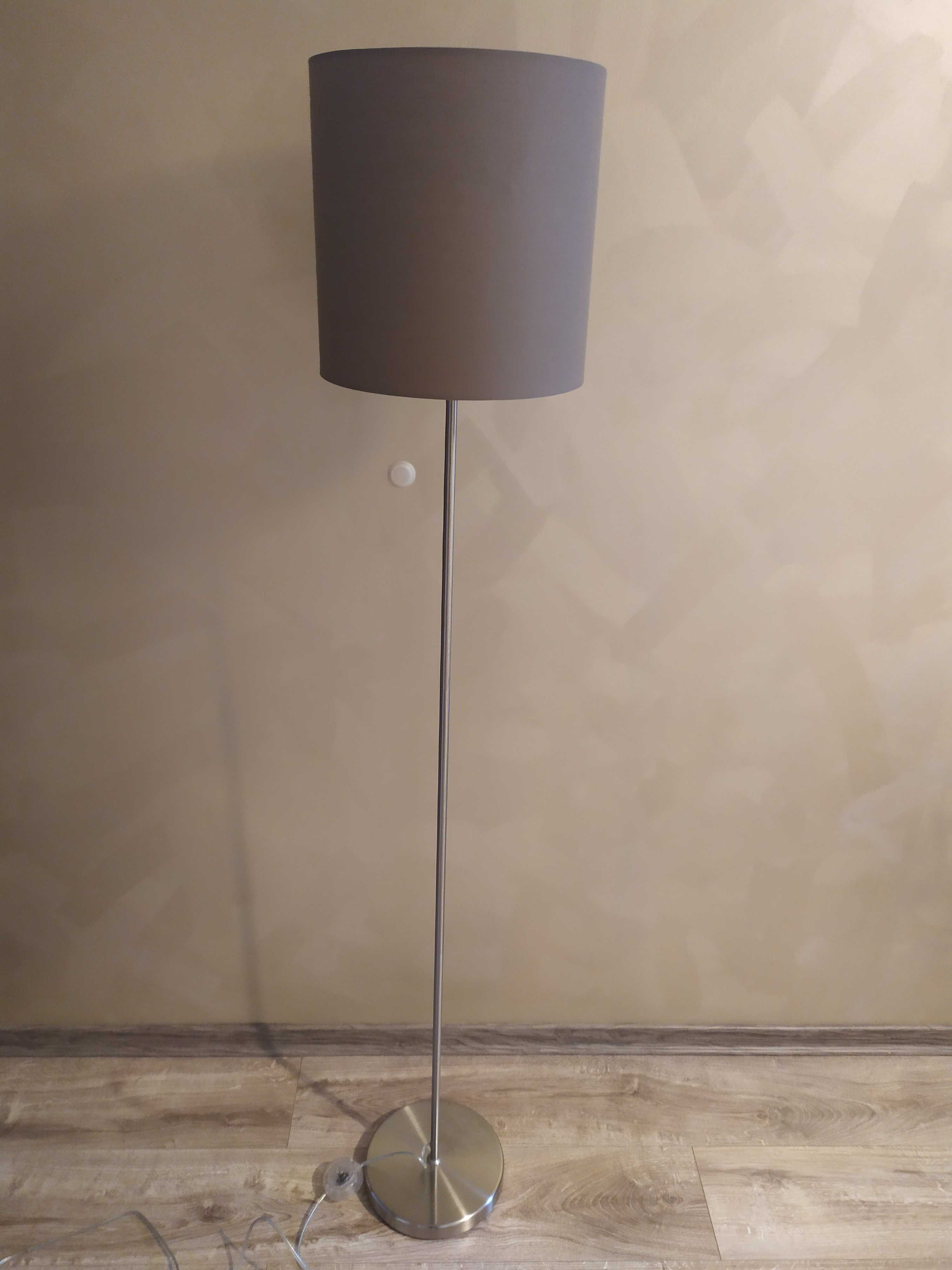 Lampa stojąca Eglo do sypialni lub salonu. Szara. Wysoka. 60W.