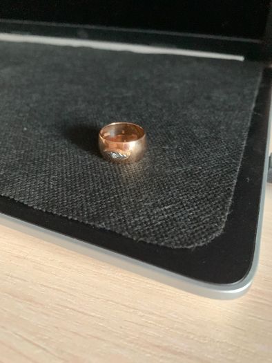 Золотое обручальное кольцо с бриллиантом СССР