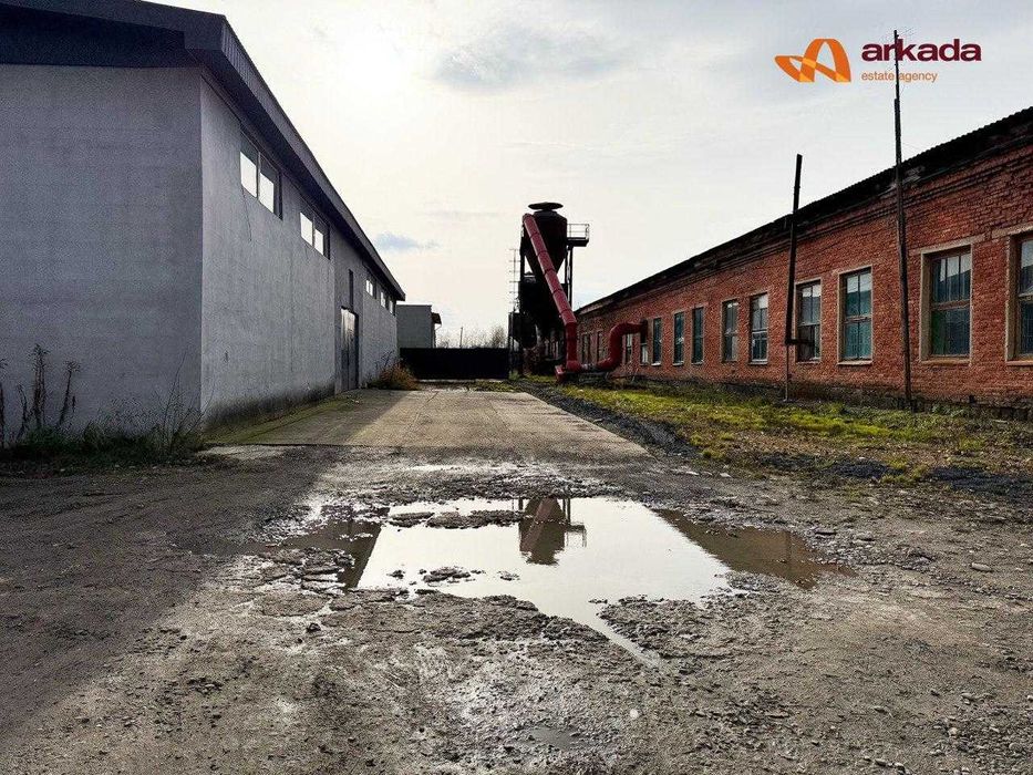 Пропонується до продажу виробничо - складський комплекс.