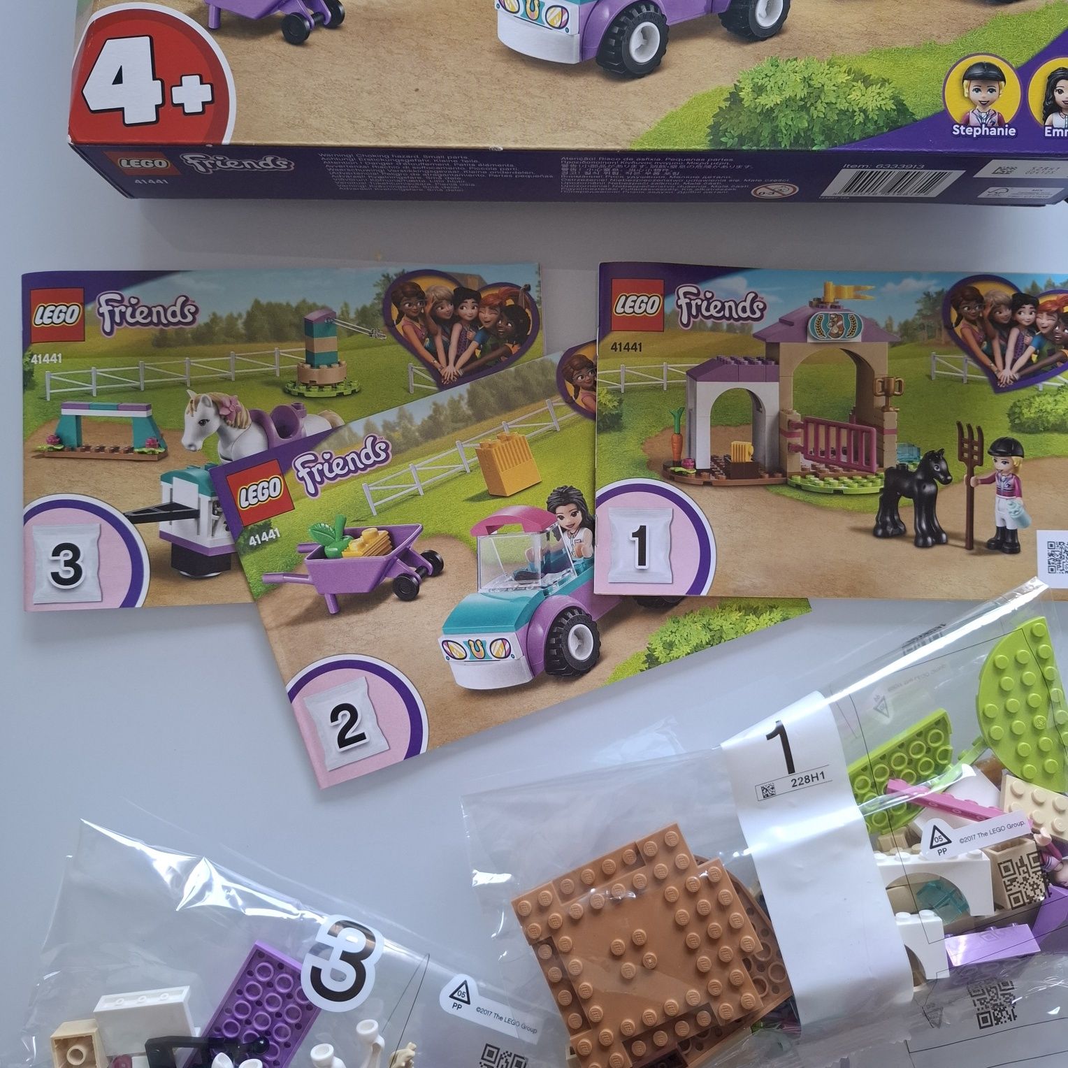 Lego Friends 41441 Szkółka jeździecka i przyczepa dla konia