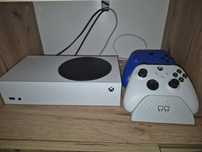 Xbox series s z ladowarka i dwoma padami