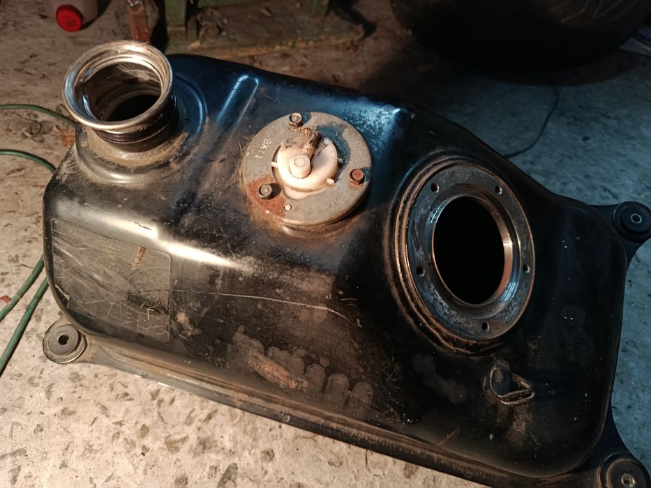 Продам топливний бак Сузукі Бургман К7