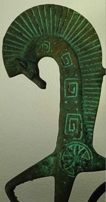 Escultura estilo cavalo Etrusco
