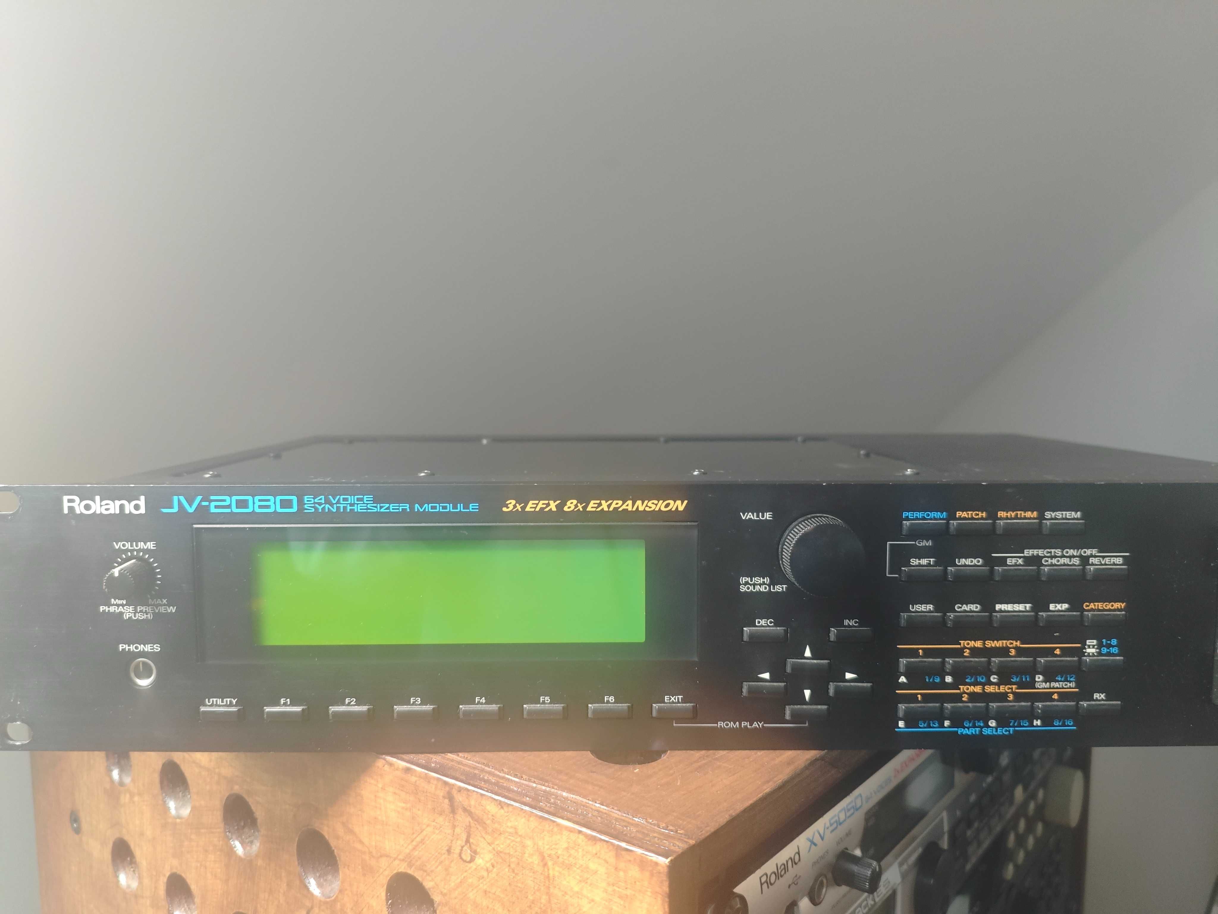 Roland JV-2080 syntezator rack