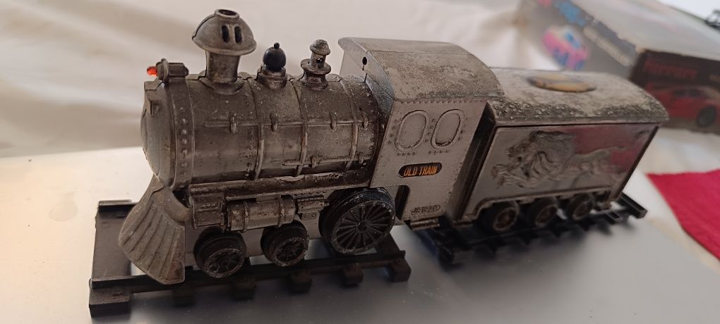 Trem de cigarro com isqueiro