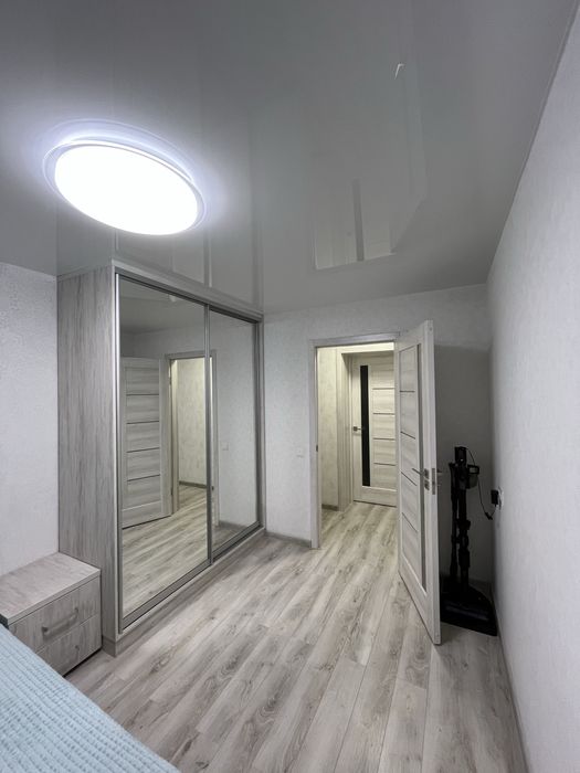 Продам 3-х комнатную квартиру с мебелью и техникой.Еl.