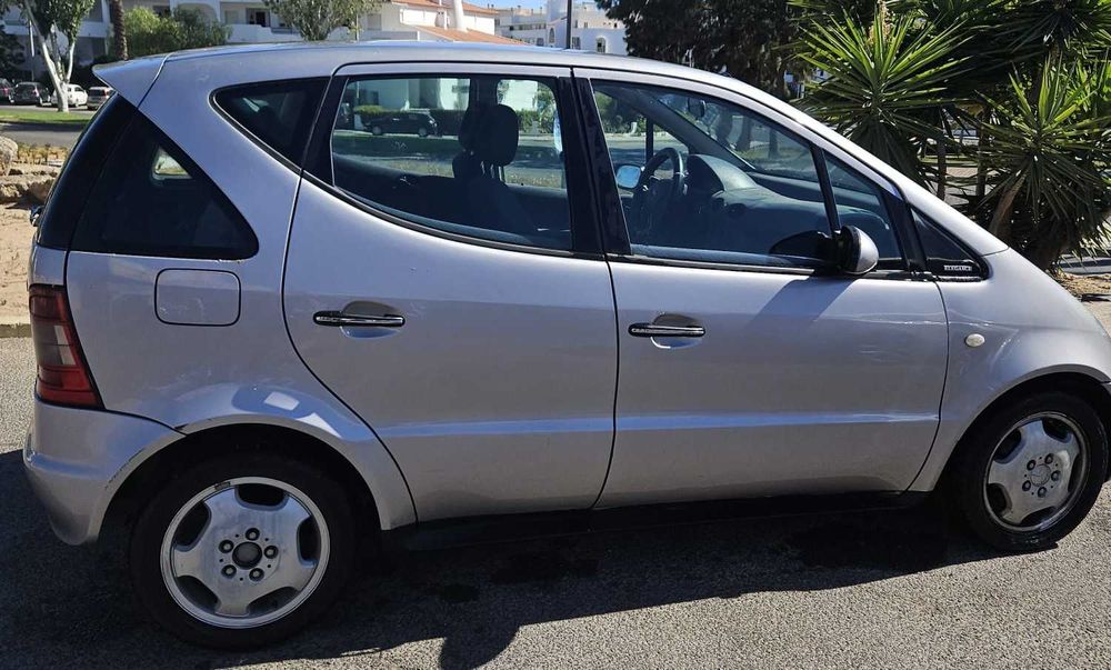 Classe A, 25 anos, 420 mil km, 2k negociáveis