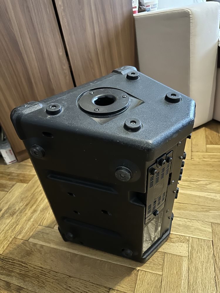 Roland Cube XL portatywny głośnik z zamontowaną baterią w środku