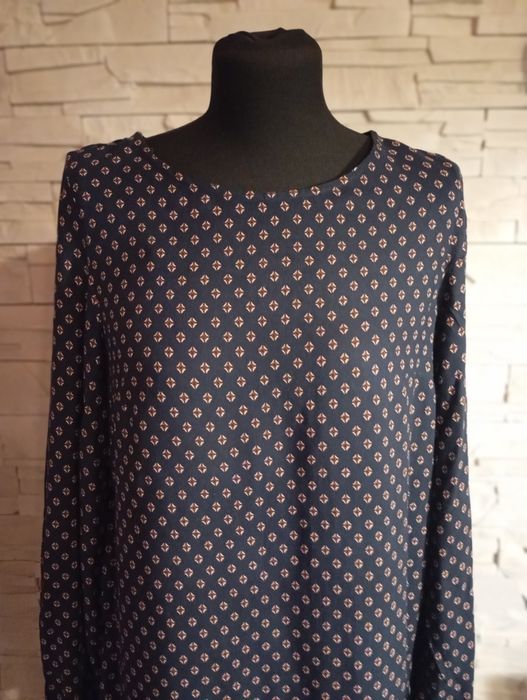 Sukienka elegancka rozmiar 42 
Brak metki będzie to 42
Proszę się suge