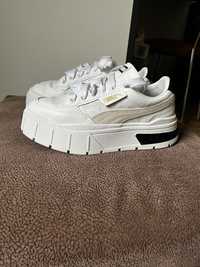 Białe sneakersy pumy
