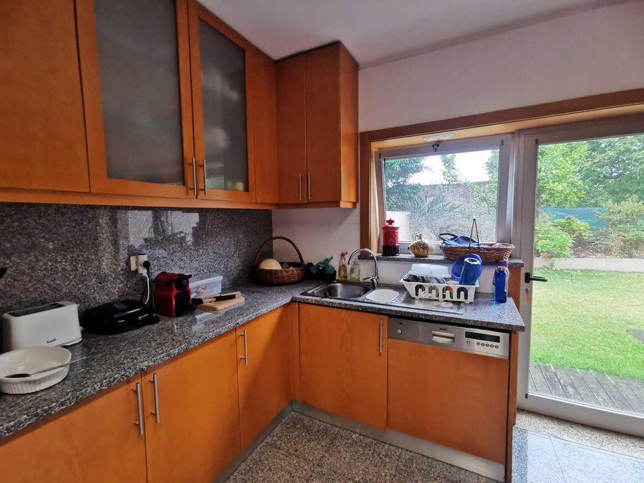 Cozinha usada com ou sem electrodomésticos