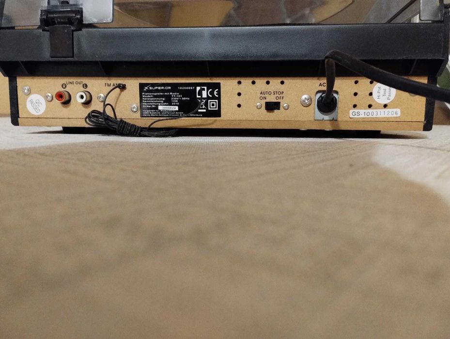 Sprawny gramofon z głośnikami radiem radio Superior TT-183