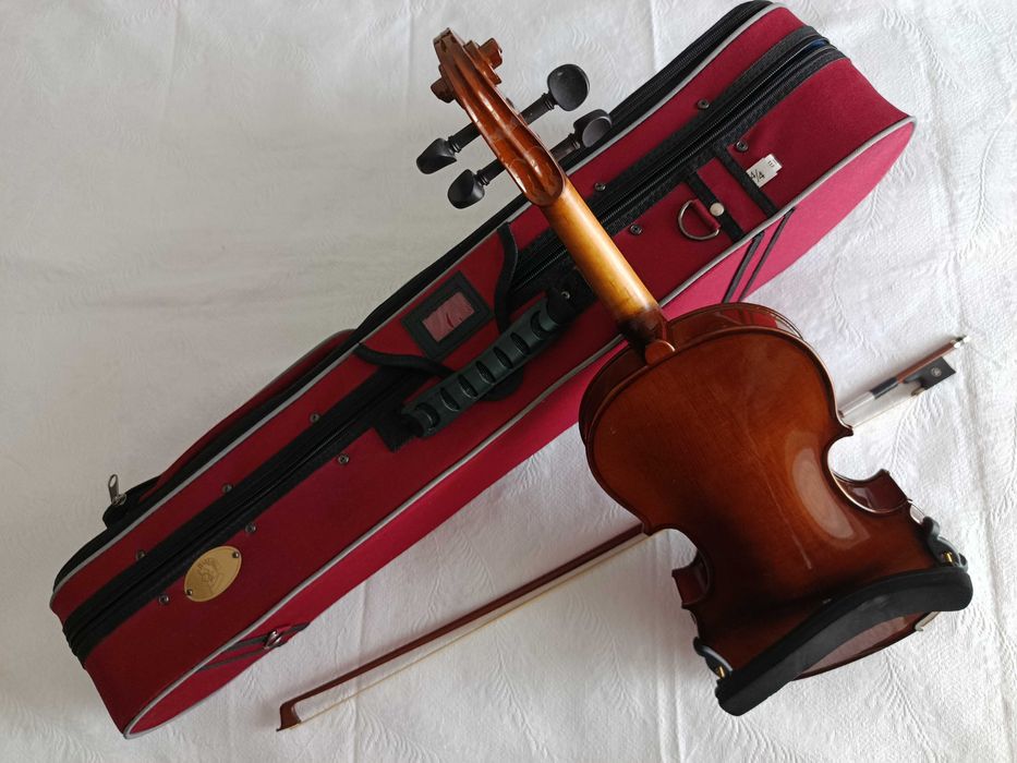 Violino Stentor II 4/4, como novo (c/ estojo, arco e acessórios)