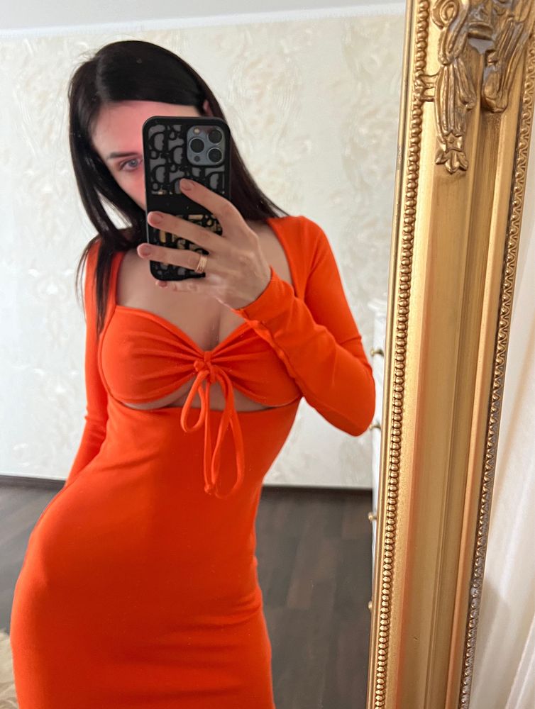 Оранжевое платье миди на особый случай с/м