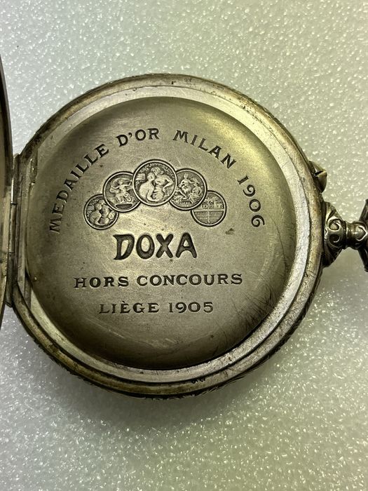 Часы ковровые швейцарские DOXA