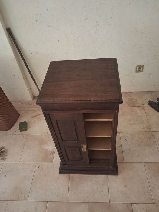 Sapateira antiga em bom estado geral 30€