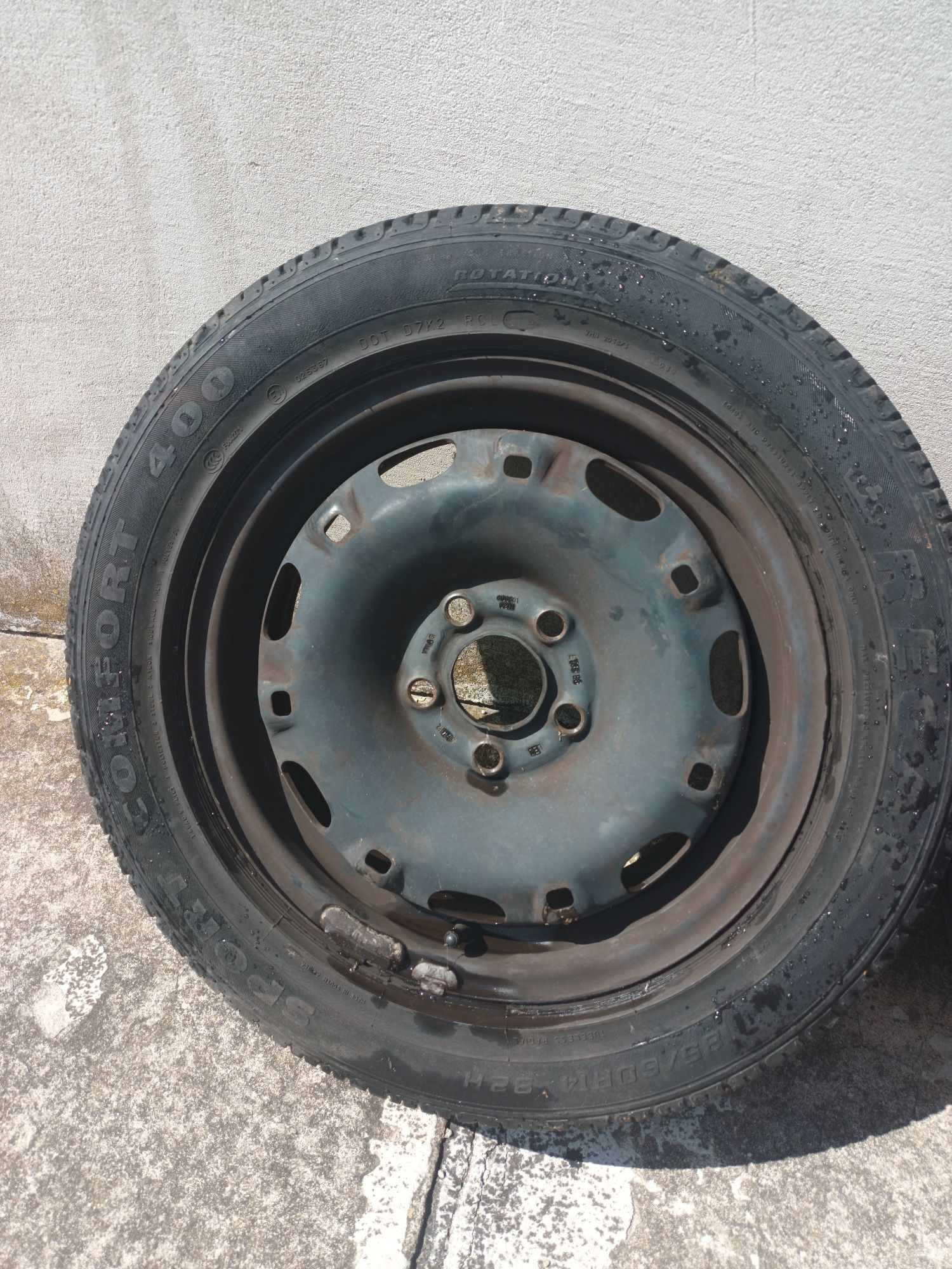 Komplet letnich opon z felgami 185/60 r14
