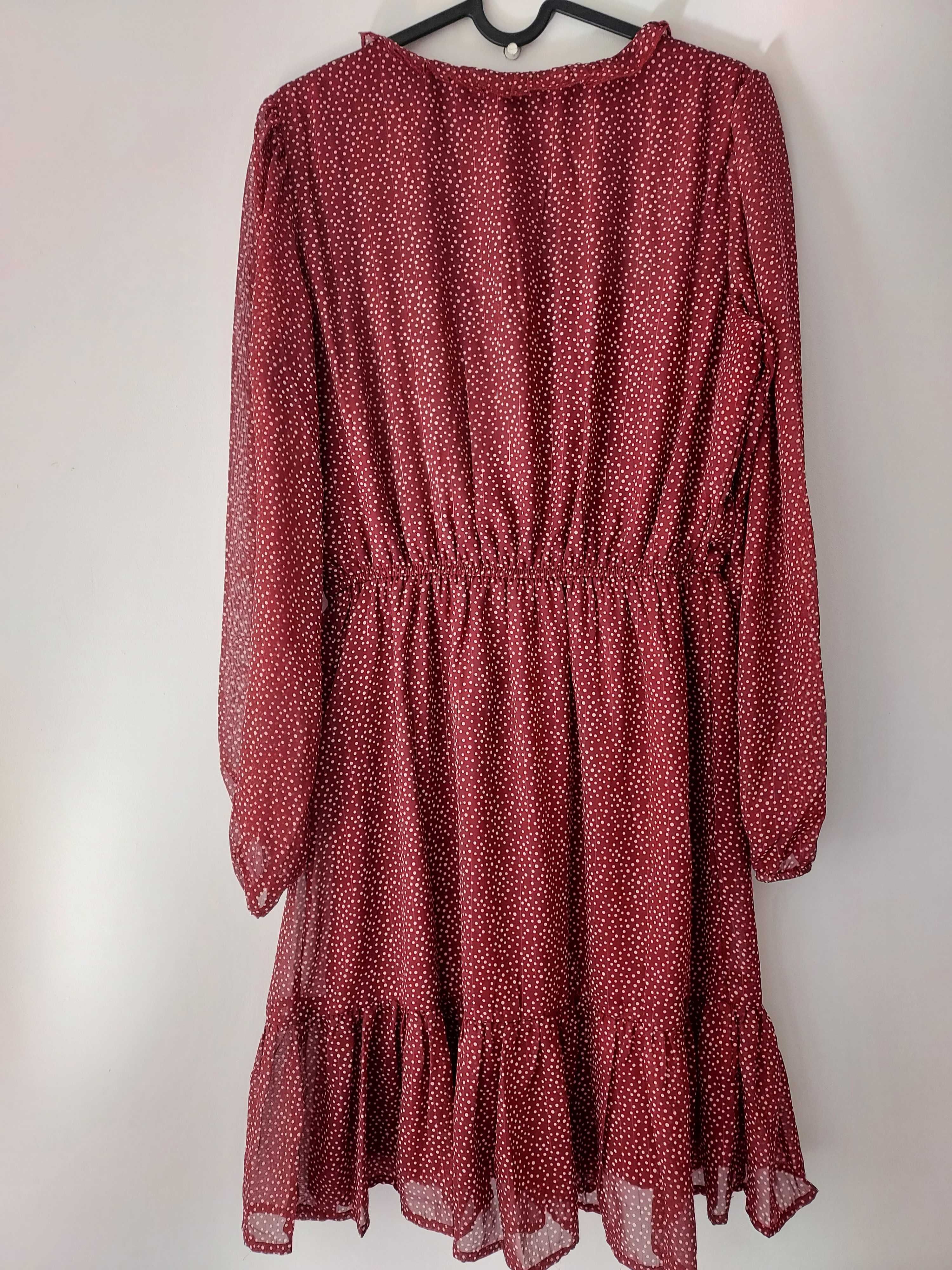 Romantyczna czerwona sukienka midi w kropki