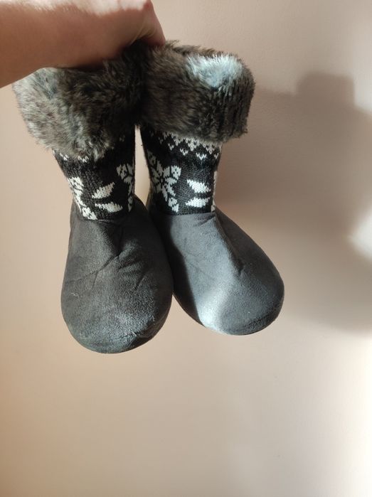 Теплі кімнатні чобітки 38