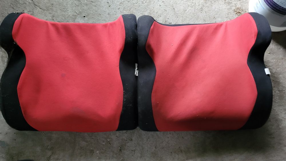 Podkładki dla dzieci samochodowe stan bardzo dobry