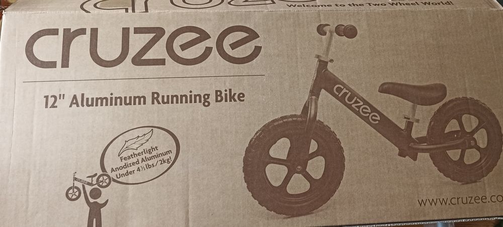 Беговел Cruzee зелёный.