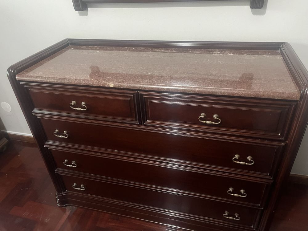 Conjunto movel e espelho