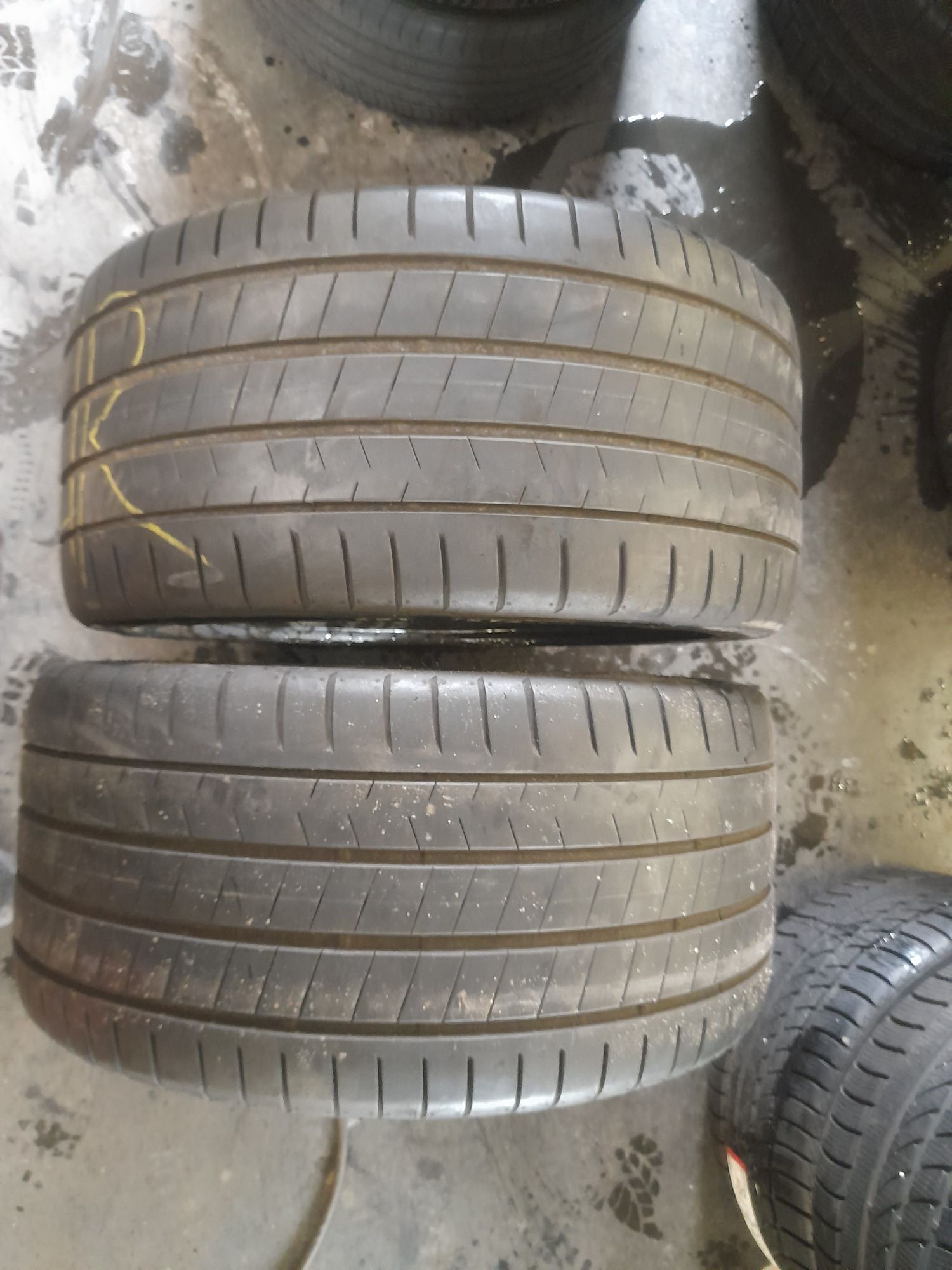 Opona letnia 295/35r20