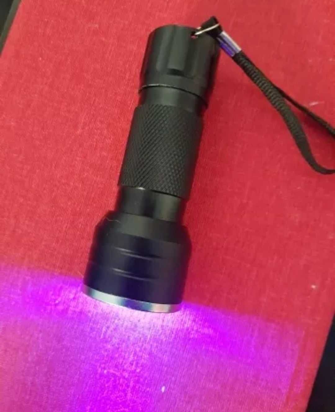 Ультрафиолетовый фонарик детектор валют 21 led