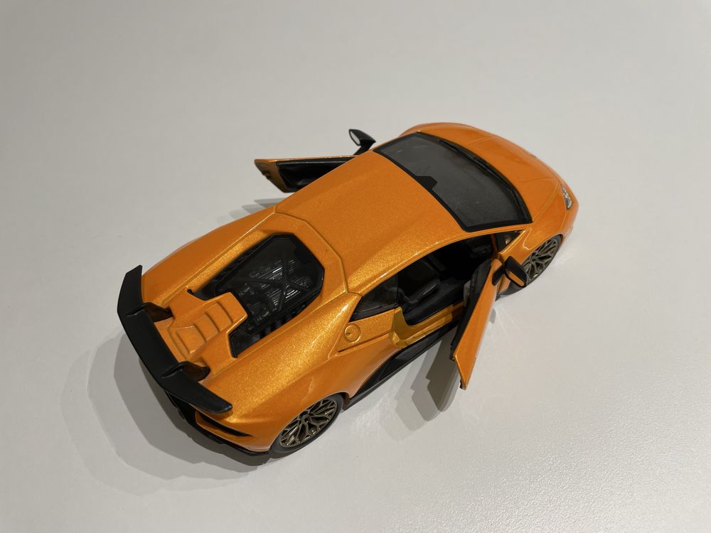BURAGO 1:24 Lamborghini Huracan Performante PRYWATNA WYPRZEDAŻ POZNAŃ!
