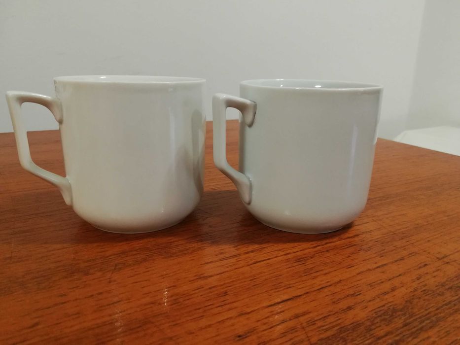 Kubek z uchem PRL porcelana