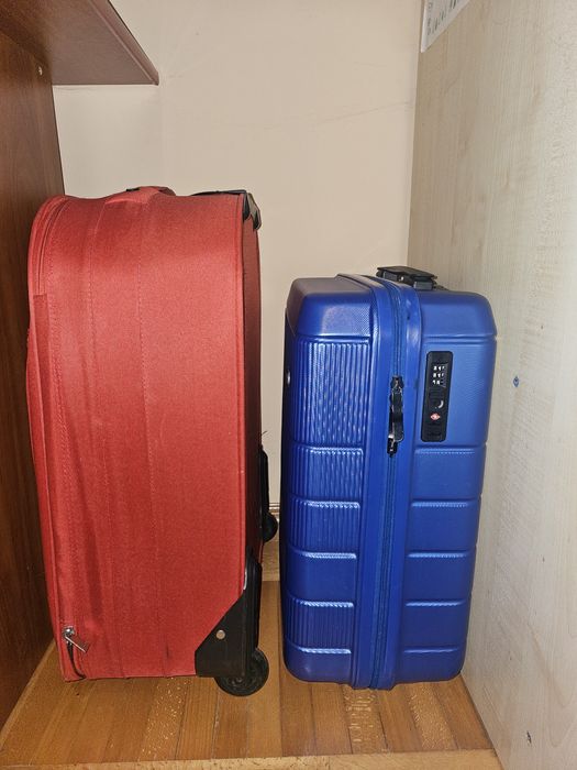 Валіза середня червона