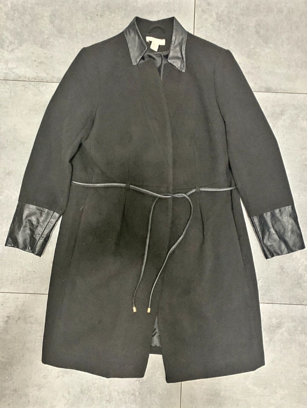 Черное демисезонное пальто от h&m