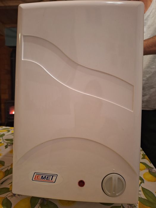 Elektryczny ogrzewacz wody 10l