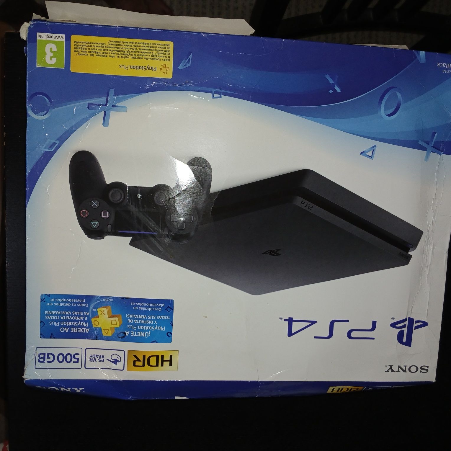 Playstation 4 com um conando