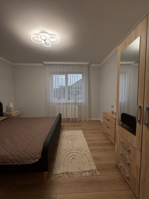 Продається просторий, новий будинок. Поруч р-ку Краснодонців