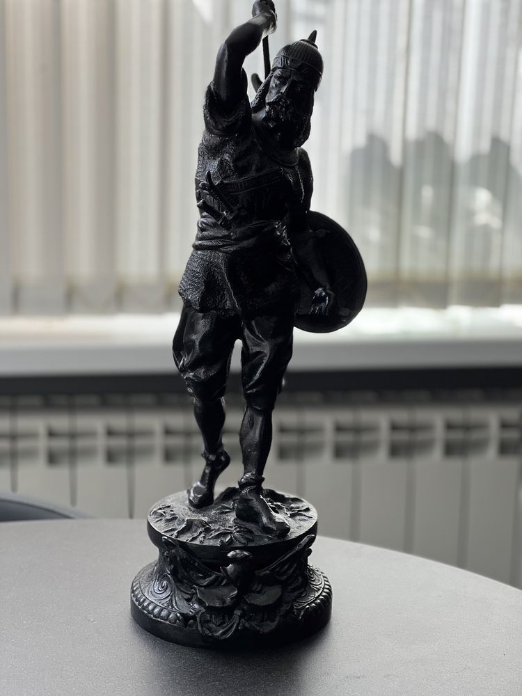 Скульптура « Воин ». Чугун.