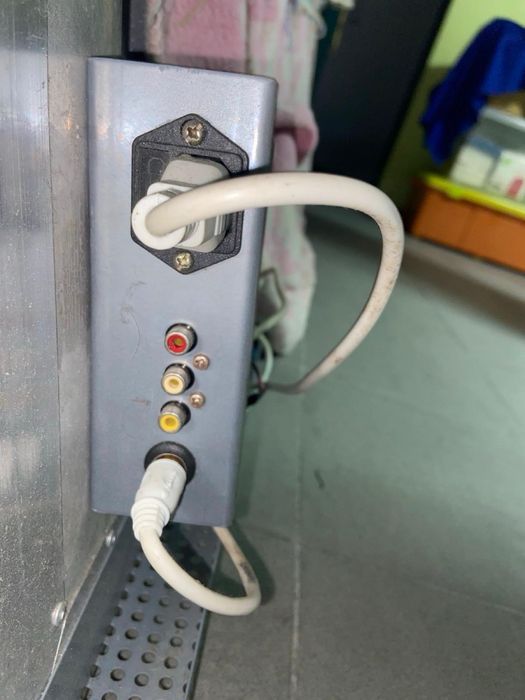 Espelho em Inox com TV no espelho