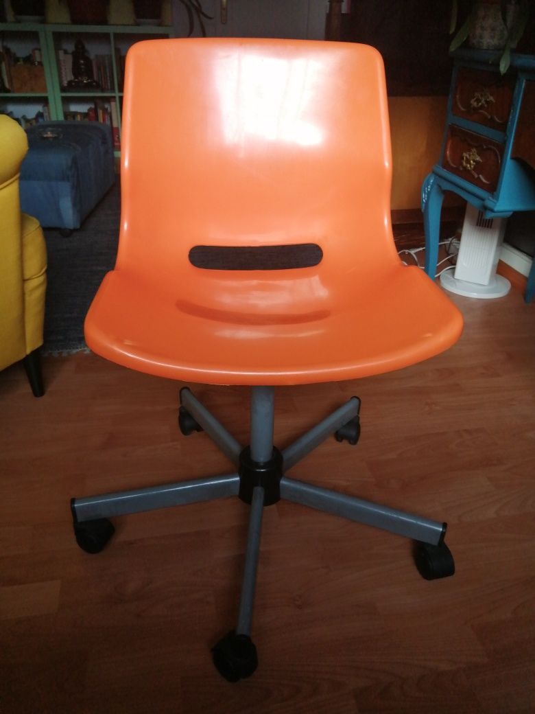 Cadeira de escritório com rodas e regulável laranja