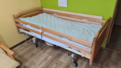Łóżko rehabilitacyjne elektryczne dla osób niepełnosprawnych