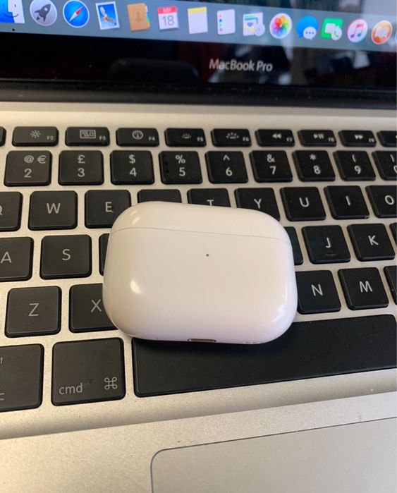 Продам кейс airpods pro 2 бу робочий