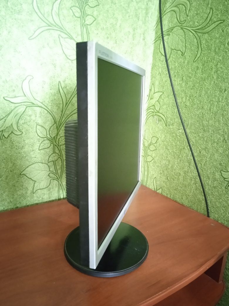 Монитор 17" LG Electronics L1752S L1752S-SF Серебристый